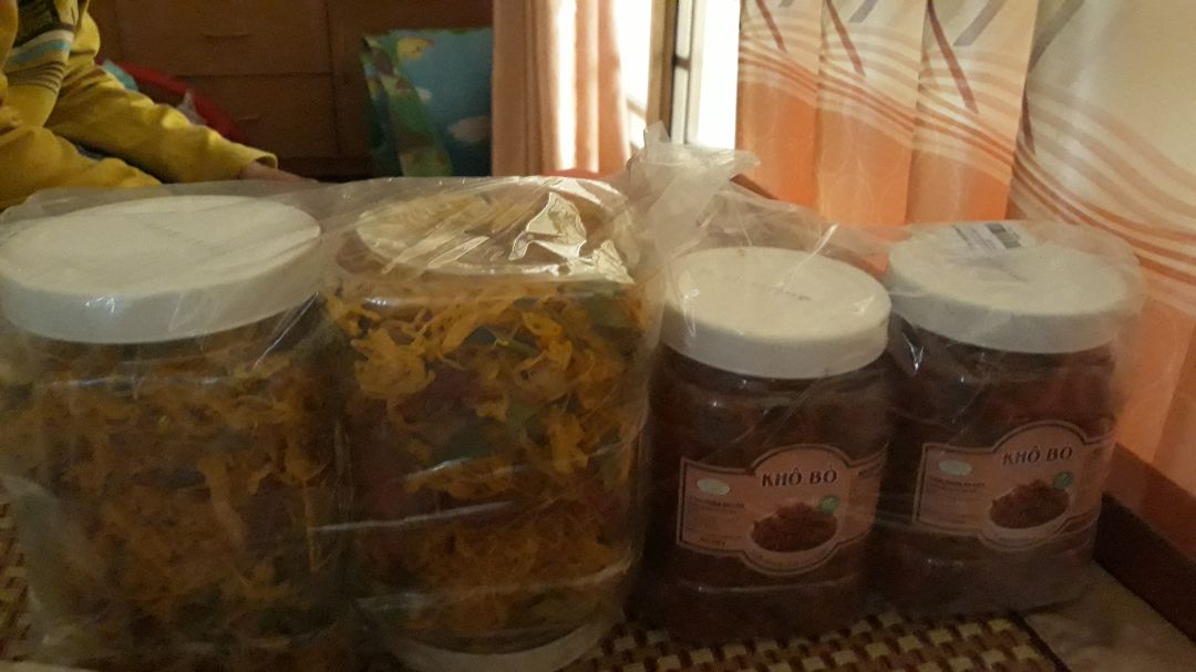 nhìn cách đóng gói là yên tâm hơn! Gà ngon nh hơi khô nên ăn bị mỏi răng , còn bò thì m chưa ăn nên ko biết ntn. Nói chung là ok