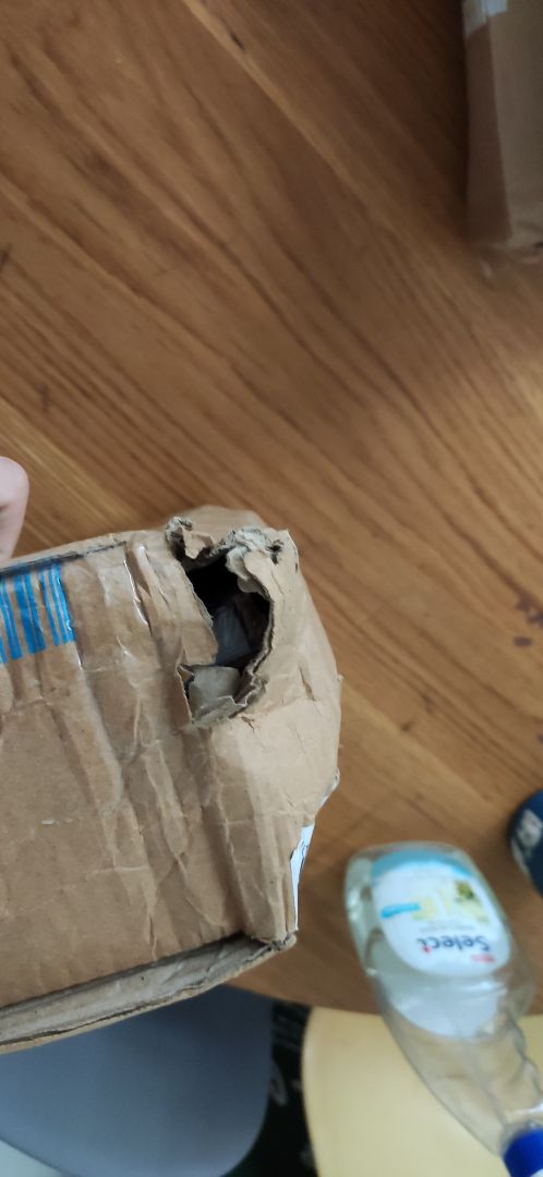 Thật không thể tin được đây là sản phẩm được vận chuyển bởi tiki. Đặt hàng từ 22/6 đến hôm nay là ngày 8/7, hơn nửa tháng mới giao được đến tay, và đây là kết quả!