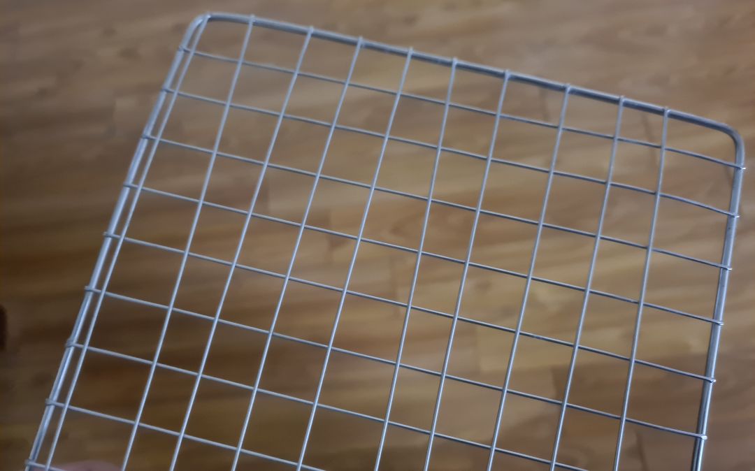 sản phầm hơi khác giới thiêuu ở phần đáy chứa than, lưới nướng hoàn thiện kém, tổng thể tạm ổn, giá không tốt bằng các trang TMĐT khác, lợi thế là có tikinow. Sau khi dùng thực tế sẽ đánh giá về độ bền sau