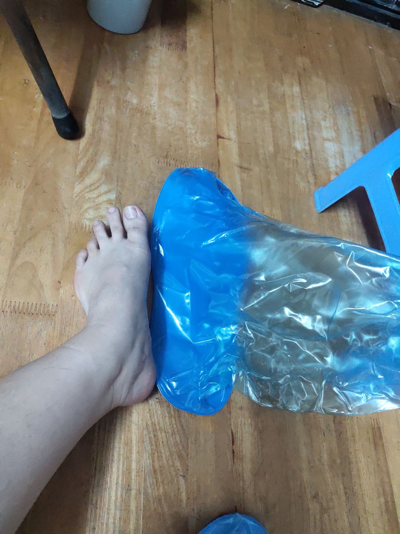 Ủng quá cỡ so với kích thước chân của mình (chân mình size 36) nhưng theo mình thì cũng quá to so với chân của nam chứ ko riêng gì nữ. Đế ko dày như mình nghĩ, cảm giác nhận hàng xong khá thất vọng! Haizz đeo tạm mùa mưa vậy ??