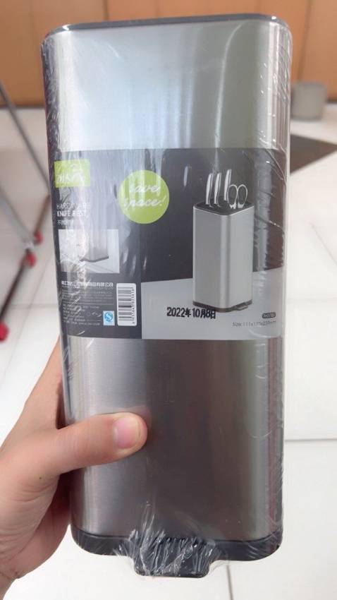 Hàng chuẩn như mô tả, thiết kế sang vô cùng, giao hàng nhanh. Rất yên tâm với hàng của tiki, mình thấy có khá nhiều mẫu thiết kế, mình mua 1 hộp ngắn và hộp dài để đựng đũa và thìa