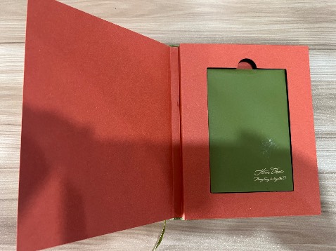 Nội dung rất hay, xúc động.
Hình thức đẹp và chỉnh chu