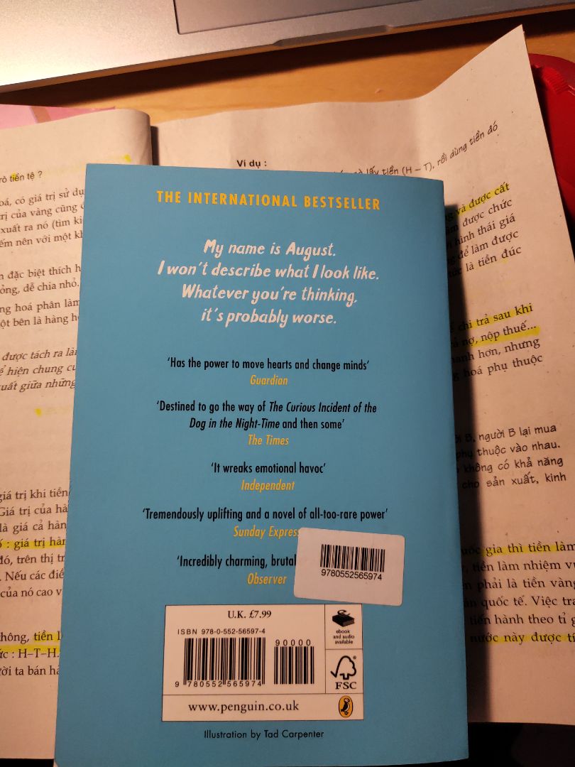 sách có mùi thơm của sách mới, dày dặn(315 trang), nội dung được viết hoàn toàn bằng tiếng Anh, tập trung vào các từ vựng đơn giản phù hợp cho những người đang làm quen với cách đọc sách bằng tiếng Anh
điểm trừ nhẹ: 
-giao hàng hơi lâu( cụ thể mất 1 tuần rưỡi)
- sách có chỗ bị nhàu nhẹ( như hình bên dưới)
tổng kết lại thì sách rất đáng tiền, những điểm trừ kia không thành vấn đề
mng nên mua