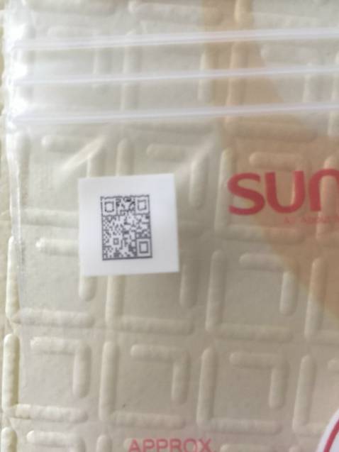mã vạch in trên từng bịch trữ sữa in lèm nhèm k ra hình mã vạch, không check được mã vạch như hình số 3 trên hộp đựng đã hướng dẫn. Hộp có tem chính hãng chỉ dán ở đỉnh hộp, đáy hộp mở ra dễ dàng nghi ngờ ruột không phải chính hãng vì không check được mã vạch của bịch sữa. check mã vạch trên hộp thì ra app sunmum. không ra sản phẩm