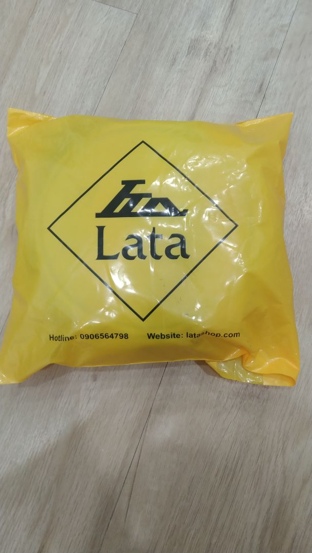 Sản phẩm chất lượng. Không có mùi hôi của nhựa.
Đóng gói như này mình chưa hài lòng lắm vì dễ trầy, hỏng form