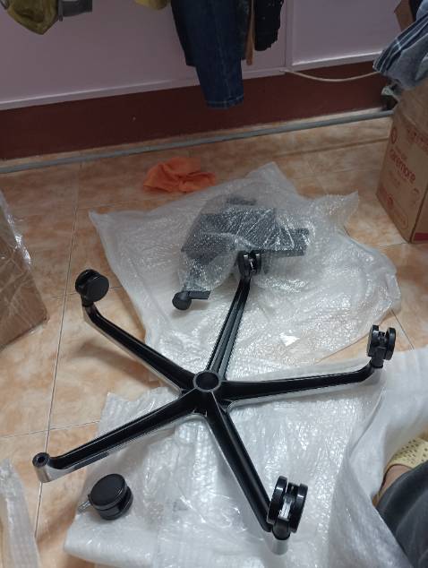 lần thứ 2 mua ghế của shop. Cái đầu xài khá ổn. Mọi thứ đều ok trừ cái chân đế mình ko gắn đc 1 bánh xe. Chắc do ngoài h hành chính nên ko ai trực ***. Mong được hỗ trợ lần thứ 2 mua ghế của shop. Cái đầu xài khá ổn. Mọi thứ đều ok trừ cái chân đế mình ko gắn đc 1 bánh xe. Chắc do ngoài h hành chính nên ko ai trực ***. Mong được hỗ trợ