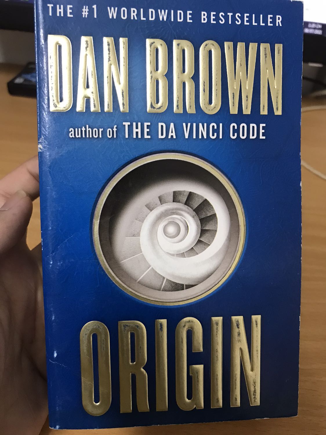 Sách của tiki trading thì khỏi nói. Gói hàng không hề có bookcare. Sách thì cũ, phần chữ nổi trên bìa cũng tróc. Nói chung là tiki trading nên chú ý hơn. Đặt fahasa xong đặt tiki trading thất vọng quá!