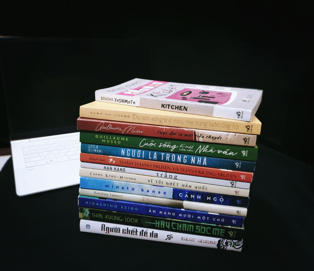 Chấm cho Tiki 10/10 nhưng chấm cho sách chỉ 3/5 thôi, chắc là vì không hợp văn phong của tác giả này. Nghe đồn Han Kang có 2 quyển khác được xb ở Việt Nam được đánh giá cũng không tệ lắm nên nếu 2q đó giảm chắc mịn cũng sẽ tìm đọc thử.