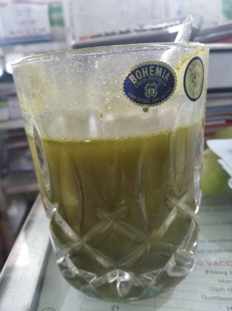 shop đợt này gửi date gần dữ vậy 13/04/2***/04/2023, khi đổ vào nước khuấy lên , màu nước không xanh như mọi lần, nước đục lắm, uống 1 ngụm thử thì mùi hắc, khó uống lắm, phải phun ra gấp, mua 2 hộp, mới thử 1 gói, mà thấy tệ quá, sợ ảnh hưởng sức khoẻ không dám uống.