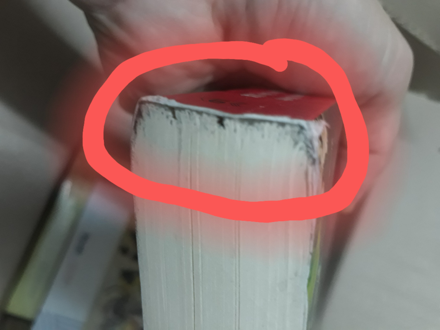 Nội dung thì khỏi phải bàn, vì khá là hay.
Nhận xét về bản sách tôi nhận được: 
-Quyển sách bề ngoài trông khá cũ (dù mới xuất bản tháng 9/2019), bẩn trang bìa...
- Ở hai đầu gáy sách có dấu hiệu bong tróc, bị trầy xước nhiều.
- Trang bìa bị trầy xước 2 lỗ.
TÓm lại, cảm giác cuốn sách tôi nhận được là sách cũ chứ không phải sách mới. 
Còn về giao hàng thì nhanh, ok.