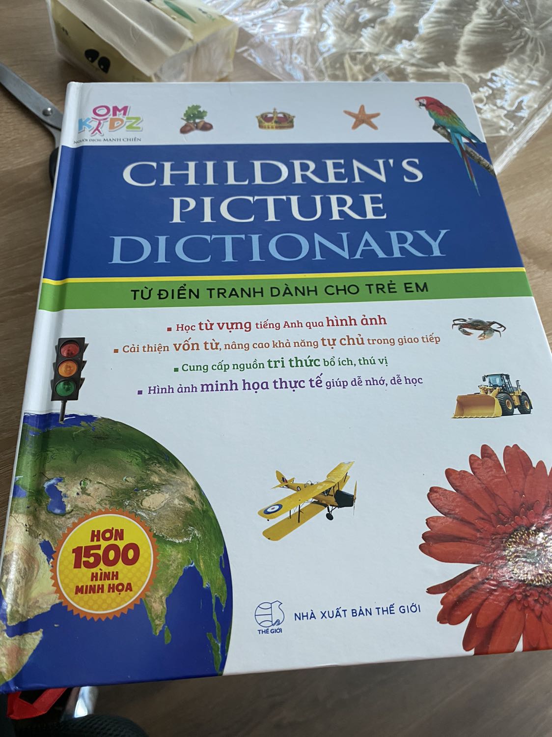 Sách đẹp , hình minh hoạ sống động phù hợp với trẻ em