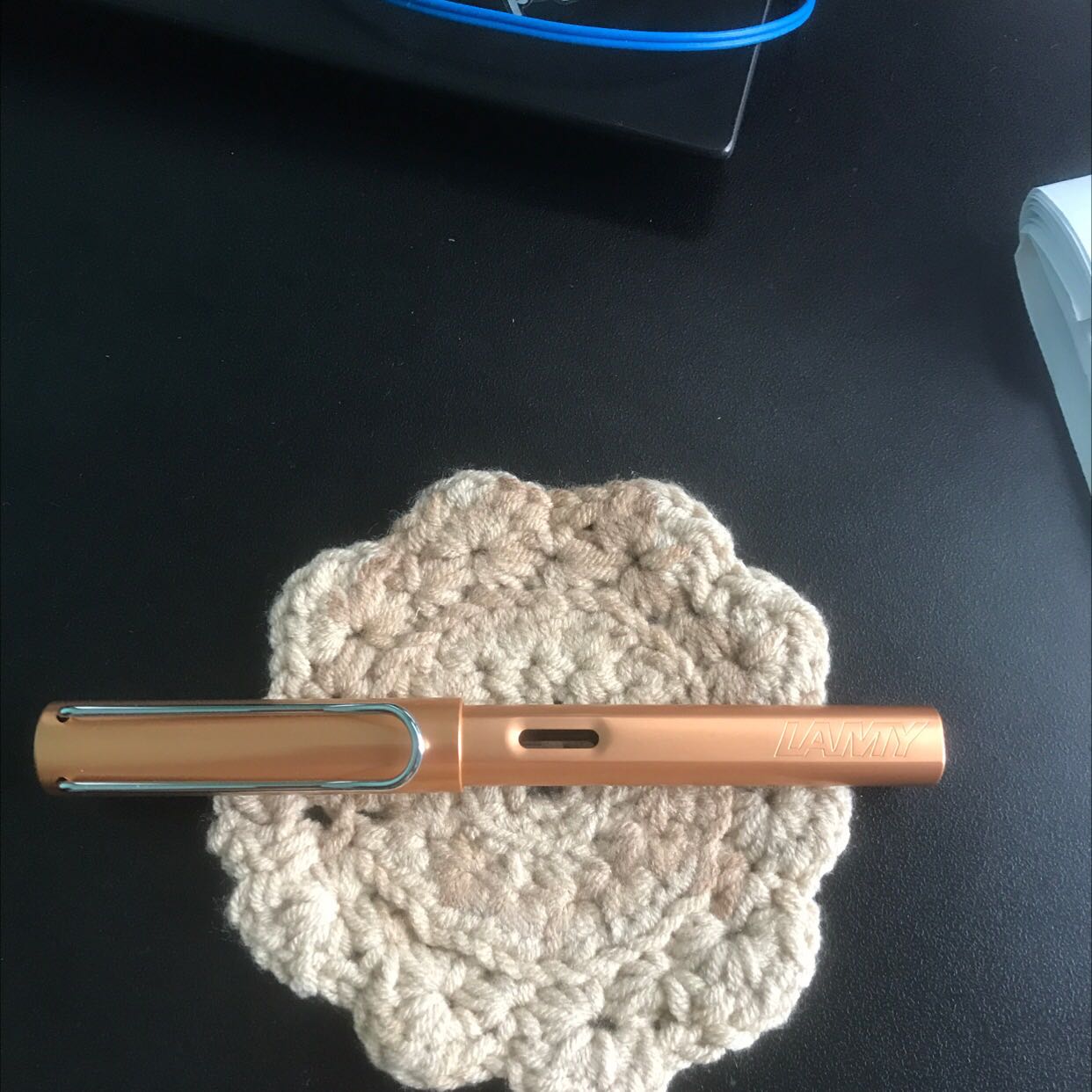 Sản phẩm chính hãng. Viết rất tốt. Kiểu dáng, màu sắc rất đẹp.