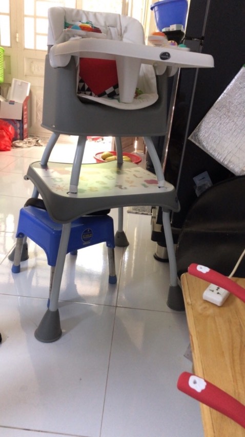 Ghế hơi to nhưng được cái nhiều tính năng, mua cho con ăn dặm nhưng lúc lớn cũng dùng được, chất lượng tốt. Ghế hơi to nhưng được cái nhiều tính năng, mua cho con ăn dặm nhưng lúc lớn cũng dùng được, chất lượng tốt.