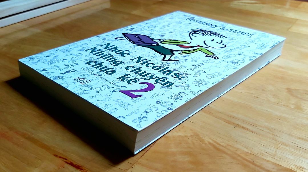 Mình đã xem phim, đã đọc tập 1 về câu nhóc này và quyết định mua tiếp tập 2, sắp tới là tập 3... 😋. Nội dung sách thú vị, hình thức đơn giản và ngộ nghĩnh. Giá tiền hợp lý. Dù đang trong giai đoạn cách ly nhưng dịch vụ Tiki đảm bảo vẫn giao hàng đúng hẹn. Nhân viên Tiki thân thiện và nhắc KH thực hiện 5k trong mùa dịch. Thanks!