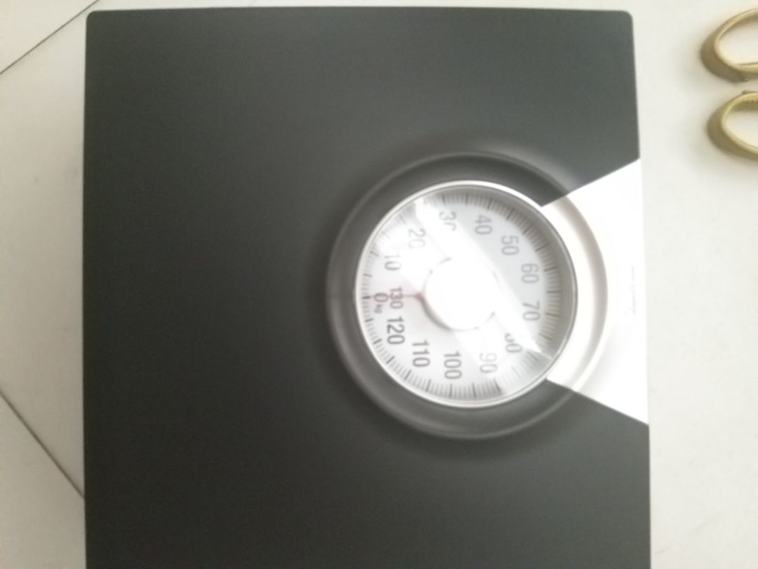 Đóng gói kín mít luôn. Nhìn cân đẹp đẽ lắm. Xài tốt. Mới nhận hàng hôm nay nên không biết có bền không.