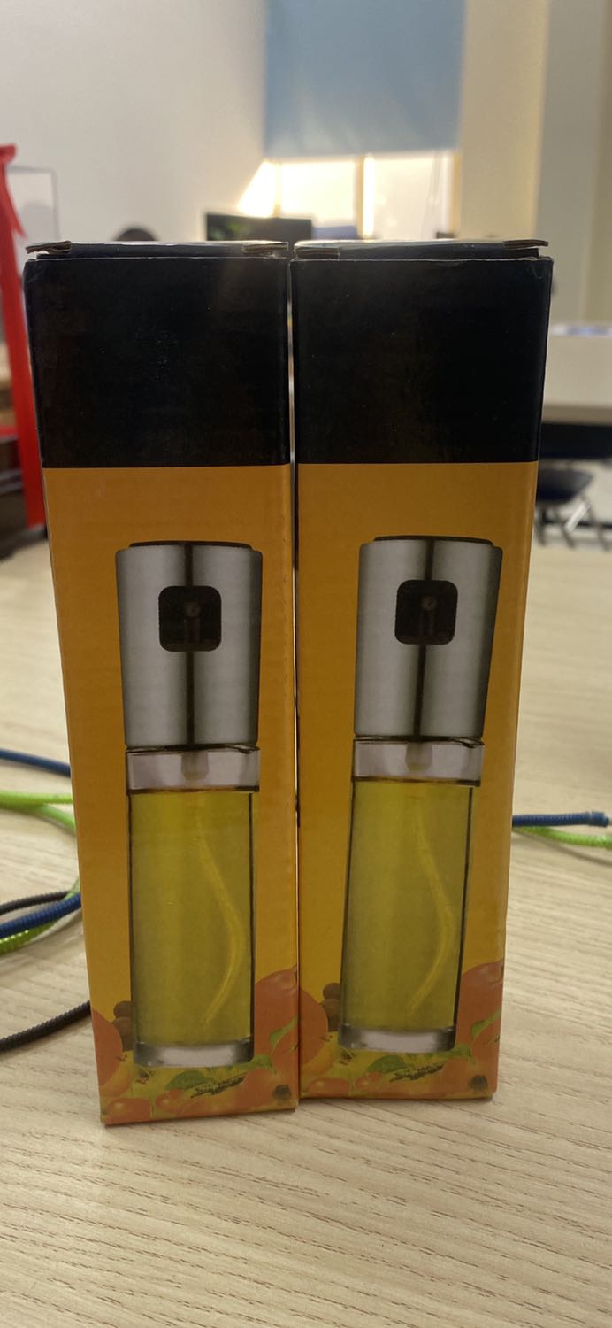 Ảnh mua không giống hình minh hoạ. Từ bao bì đến tên thương hiệu. Đường nét gia công kém chất lượng, thuỷ tinh đục. Nói chung là ko có điểm gì để  khen.