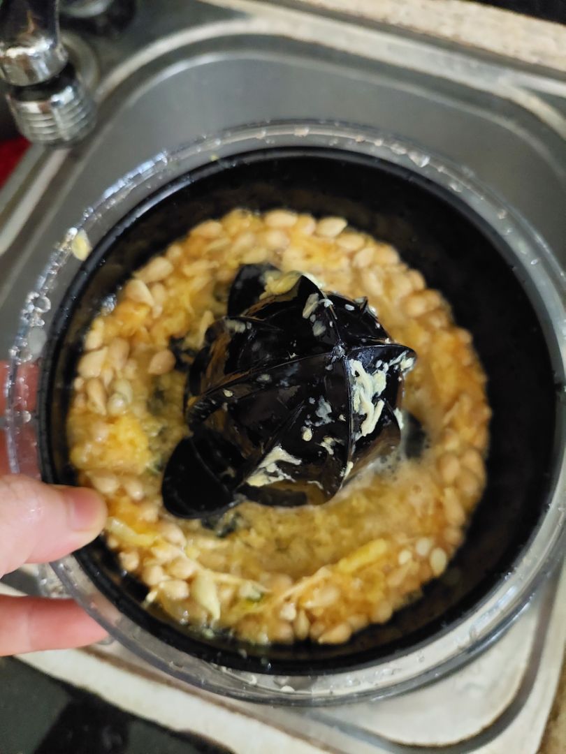 mới nhận đồ xong, ko có gì để chê, giao hàng nhanh, các bạn nên mua nha. mình mới vắt cam xong, 7 quả mà nguyên bình, sạch sẽ, máy thiết kế cái núm có 3 cái chân, nó gạt hạt ra xung quanh nên nước cam chảy xg dễ ko bị tắc lại.