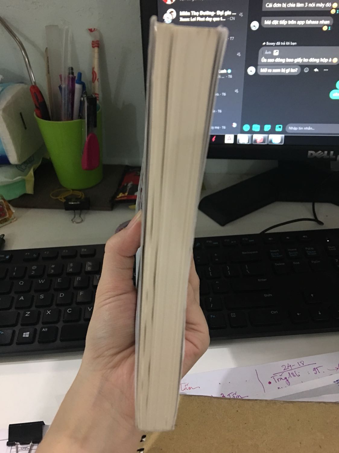 Lần đầu tiên cầm cuốn sách mua của tiki mà bực mình đến vậy, sao có thể giao 1 quyển sách mà k thể dùng từ gì để diễn tả như vậy, tiki thì giao hàng nhanh rồi nhưng nhanh k đồng nghĩa vs chất lượng