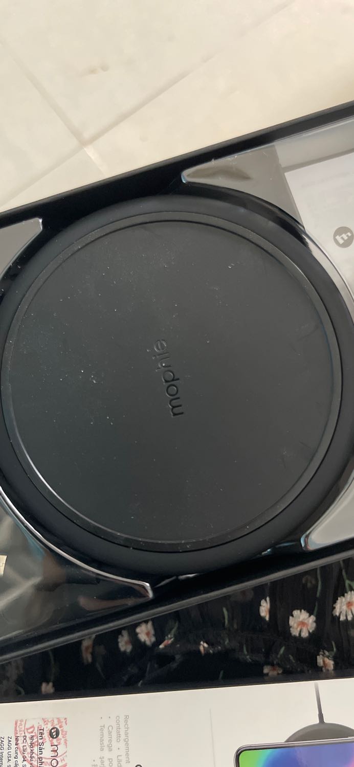 Hàng như đã được khui ra và xài qua rồi sạc rất dơ và xước nhiều chỗ đóng gói hàng sơ xài ko có bao chống va đập trong khi đây là hàng điện tử dù có hộp nhưng vẫn nên đóng gói kĩ để khách hàng yên tâm chứ