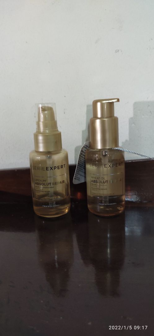 Tôi đang xài chai nắp lợt và có nắp đậy phía ngoài để tránh bụi, còn chai mới thì không nắp, dầu mới lỏng hơn dầu cũ, mà lại không có mùi, dầu cũ có mùi,cùng sản xuất ở Spain nhưng lại đóng gói khác nhau rất đáng suy nghĩ và đắn đo trước khi mua.