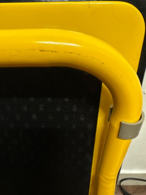 xe đẩy trông cũ, k bit tại sao như vậy