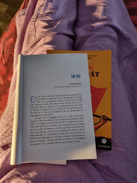 Một tác phẩm thú vị về kinh tế Việt Nam đã được MaiHa books tái bản lại, MaiHa books là cái tên khá mới đối với cá nhân mình, có nhiều đầu sách thú vị, sẽ tiếp tục theo dõi và ủng hộ dài dài.