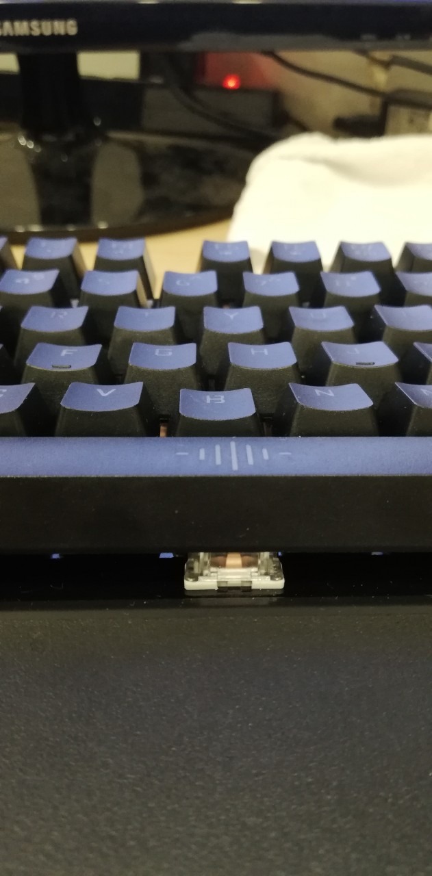 Chào Shop ,
Tôi mới nhận bàn phím  hôm qua, nay mới dùng thấy phím B bị lún xuống, cảm giác mới nhận hàng mà như thế hơi bực, Shop có thể đổi trả cái khác không, cảm ơn! Chào Shop ,
Tôi mới nhận bàn phím  hôm qua, nay mới dùng thấy phím B bị lún xuống, cảm giác mới nhận hàng mà như thế hơi bực, Shop có thể đổi trả cái khác không, cảm ơn!