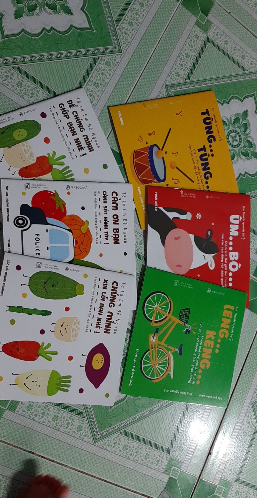 dịch nên giao hàng rất lâu. không thấy tiki thông báo cho người mua. hơn 1.5 tháng. mình liên hệ thì mới nói thông cảm do dịch. chất lượng sách đẹp, hình to, rõ ràng, kích thích thị giác của bé