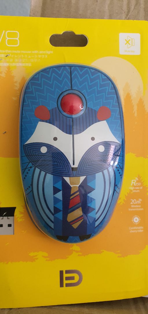 Chuột cầm nhẹ tay, êm, nhấn không tiếng ồn. Màu sắc ổn. Độ bền thì chờ thời gian.