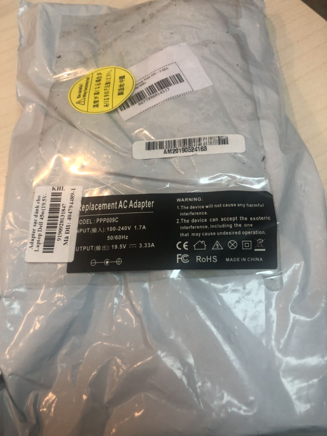 Đặt acer 19v 3-42A 65W lại giao dell 19.5V 3.33A 1.7A.
Bán hàng có tâm một tí.
Tốn thời gian người khác.
Hàng cũ xì bực cả mình.
