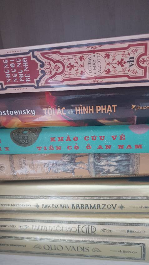 Thêm một đầu sách bổ sung vào bộ sưu tập về văn hóa Việt Nam ở nhà, rất ưng ý về nội dung và giá trị sưu tầm của cuốn này. Tuy nhiên mong Tiki lưu ý hơn khi bọc gói sách để tránh gáy sách bị bẩn khi để trong hộp carton vận chuyển mà không có bọc