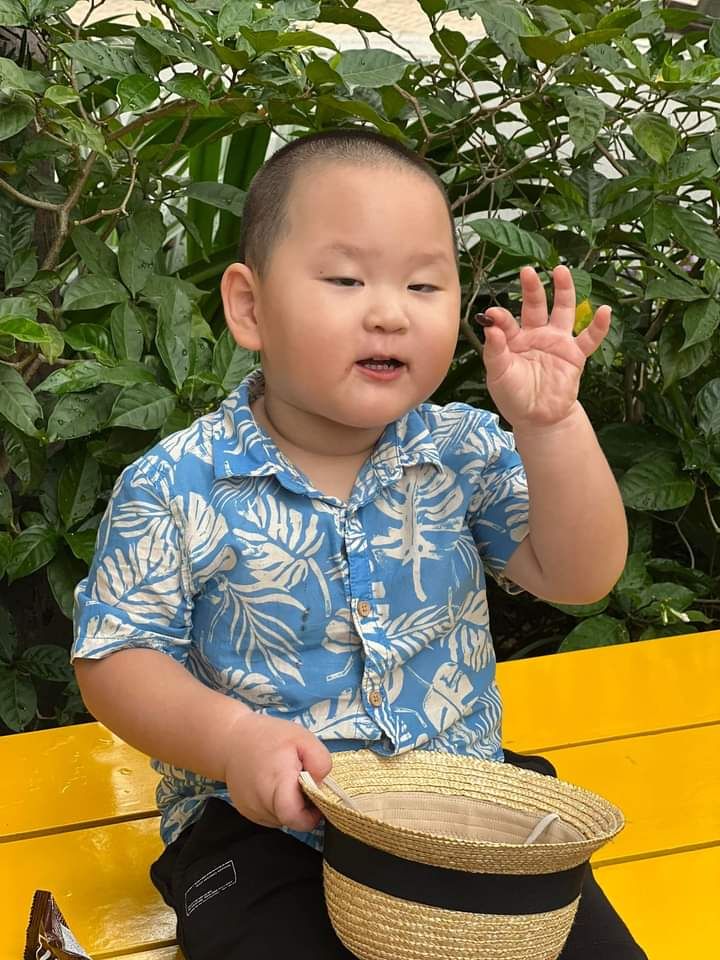 sách đẹp, bọc gói cẩn thận. hình ảnh chỉ mang tính chất nhận xu