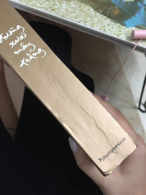 Giao hàng siêu nhanh luôn mà nhận hàng hơi thất vọng, sách bị gãy góc, bù lại thì chất lượng giấy tốt