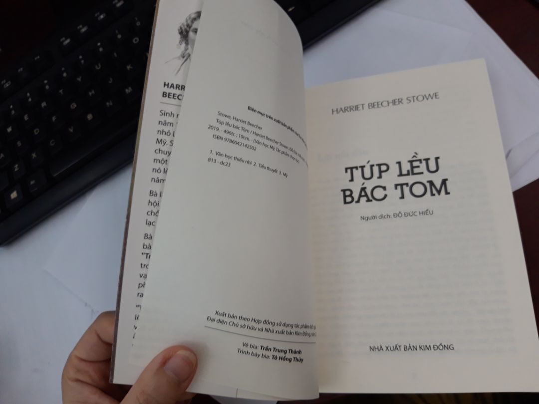 sách được đóng gói tốt, vẫn còn trong bọc nilon