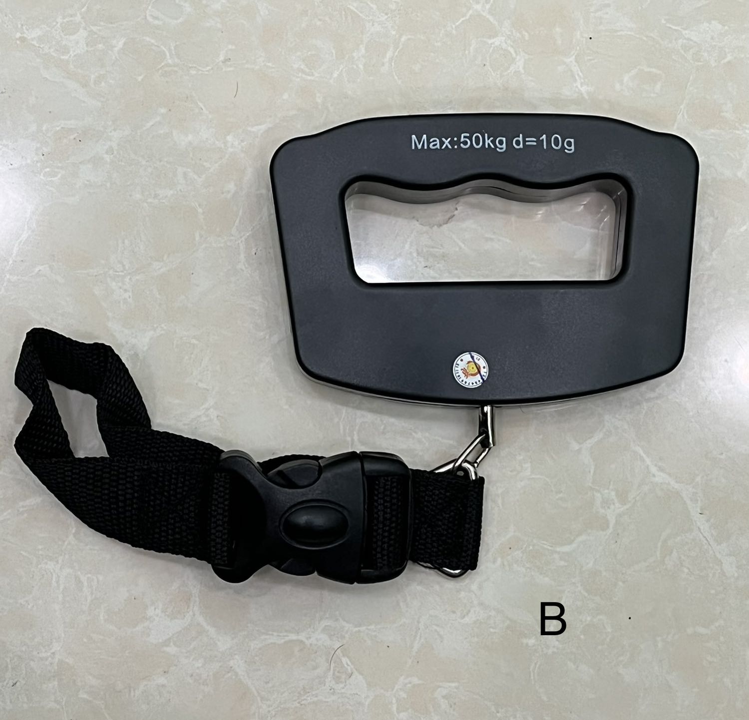 Chủ ý mua sản phẩm (A) cho nhỏ gọn khi đi du lịch. Vậy mà Shop lại gửi cái sản phẩm (B) bự chảng, quá sức là bực bội. Giống như ép người ta phải lấy.