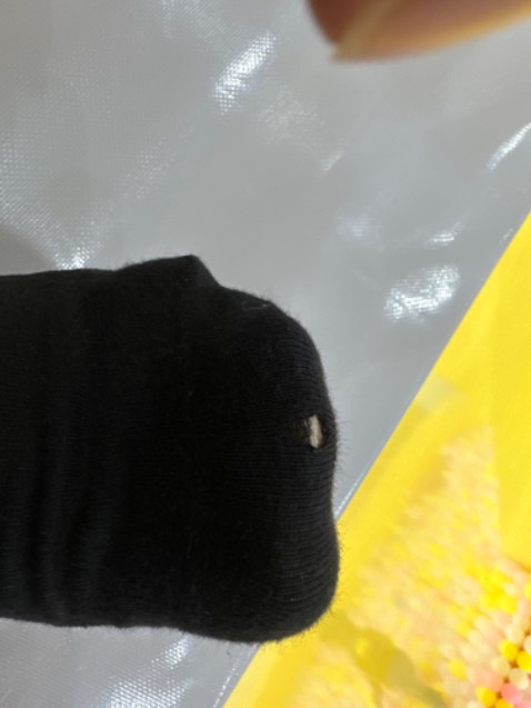 Chất lượng tất có vẻ chán, mới đi 1 lần đã thủng