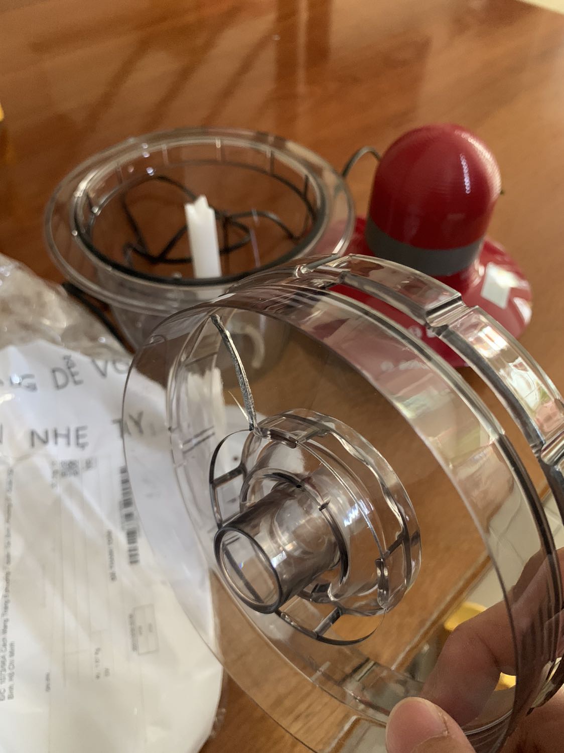 Nhận hàng thì phát hiện nắp bị vỡ, đang đợi tiki giải quyết thu hồi sản phẩm. Máy xay mua 1 triệu rưỡi chứ cũng không rẻ, đợi ngày nhận được sản phẩm mà thất vọng.