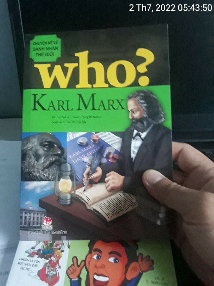 Sách và hình vẽ dí dỏm, kiến thức phù hợp với các bạn nhỏ, người lớn đọc cũng mê