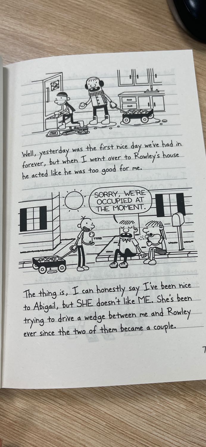 Sách được đóng gói kỹ càng, ko rách hay sứt mép quăn góc gì ạ. Giấy màu trắng ngà nhe các bạn. In rõ nét.
 Mình chưa đọc sách nhưng bộ này đc review rất hay ạ.