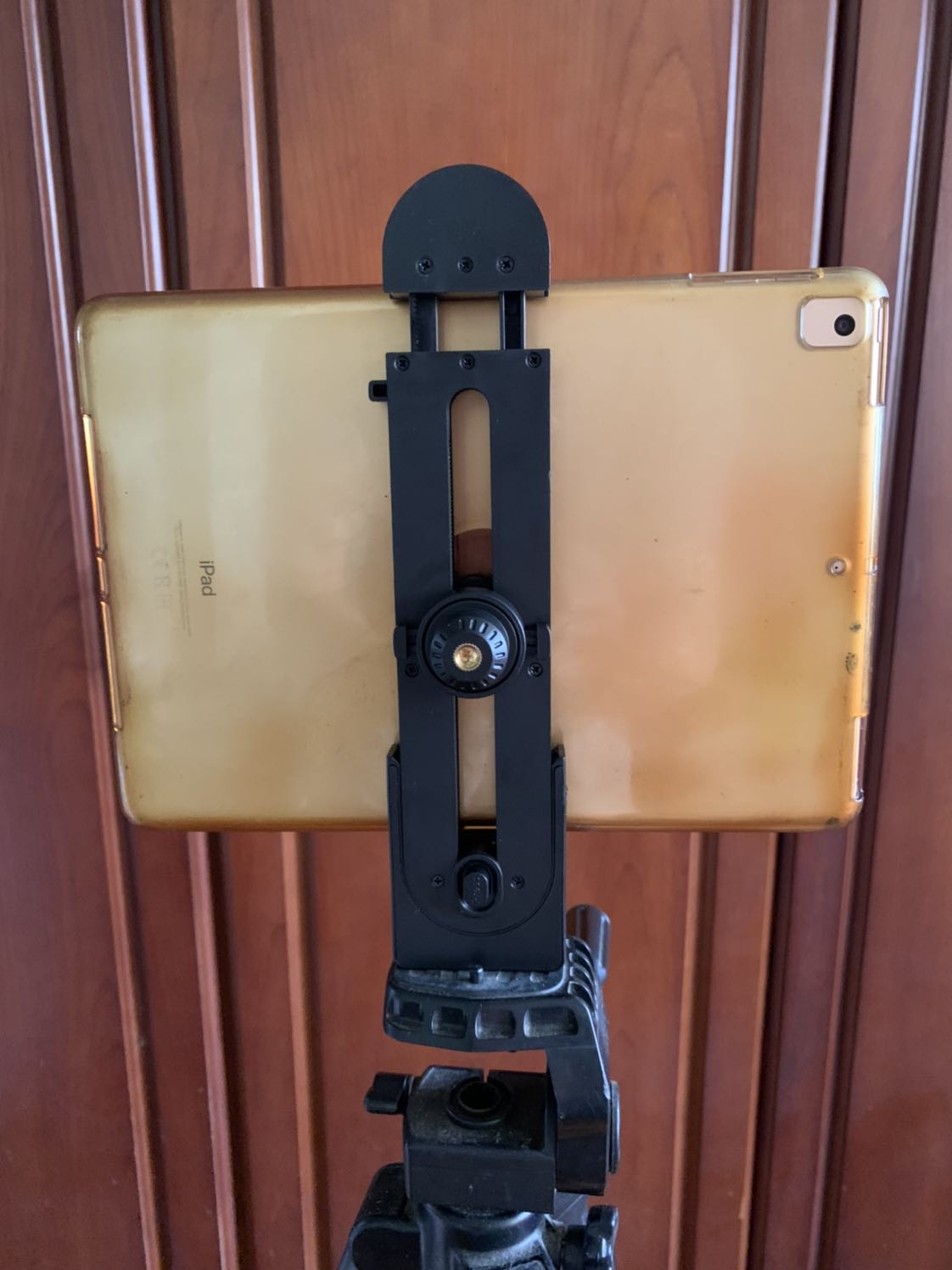 Sản phẩm kẹp được ipad 9.7 in
Các nút thao tác hơi cứng