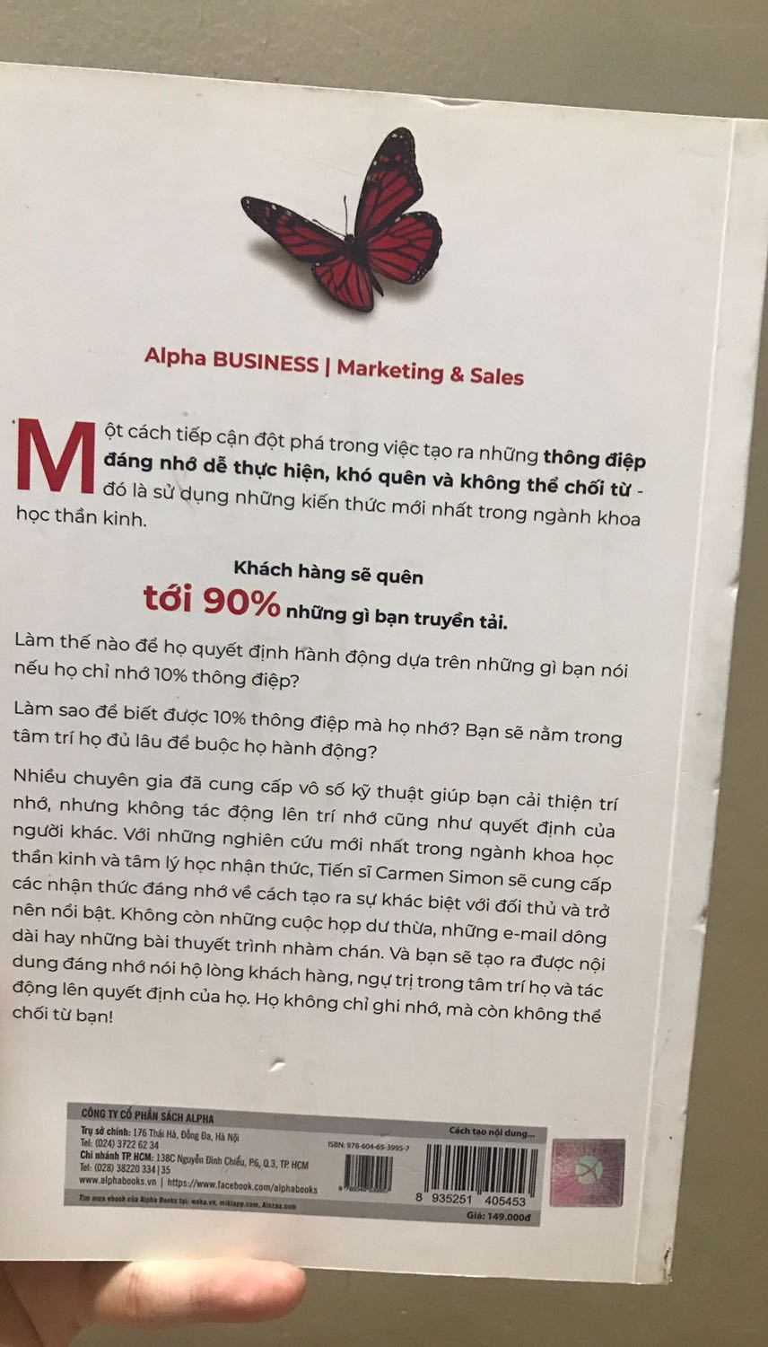 Mua sách ở Tiki rất nhiều. Giao đúng hạn hoặc rất sớm. Nhưng lần này sách hơi cũ ở mặt sau trang bìa bị trầy nhiều, dơ. Lau đi mới đở dc 1 xíu! Mong phản hồi này có ích cho phần nào việc khắc phục những trường hợp trên và làm hài lòng khách hàng hơn.