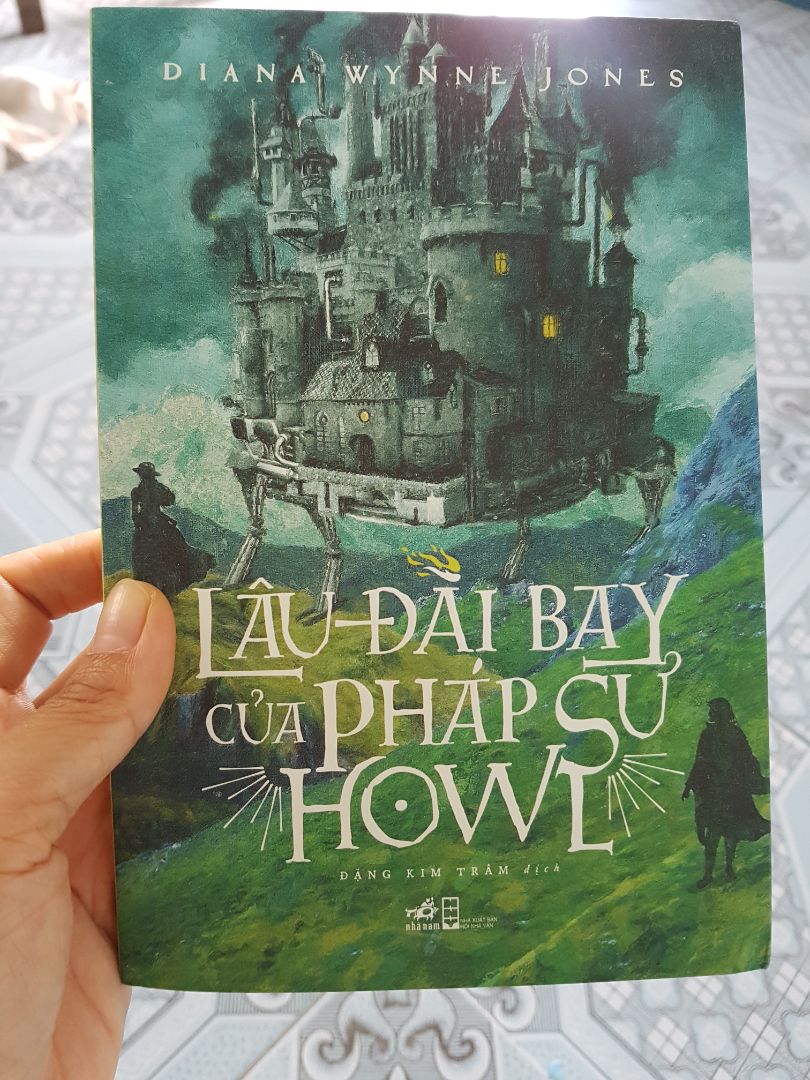 Sách mới, giao hàng nhanh. 5 sao trừ  nhé  vì bìa cuốn Lâu đài bay hơi bụi ???