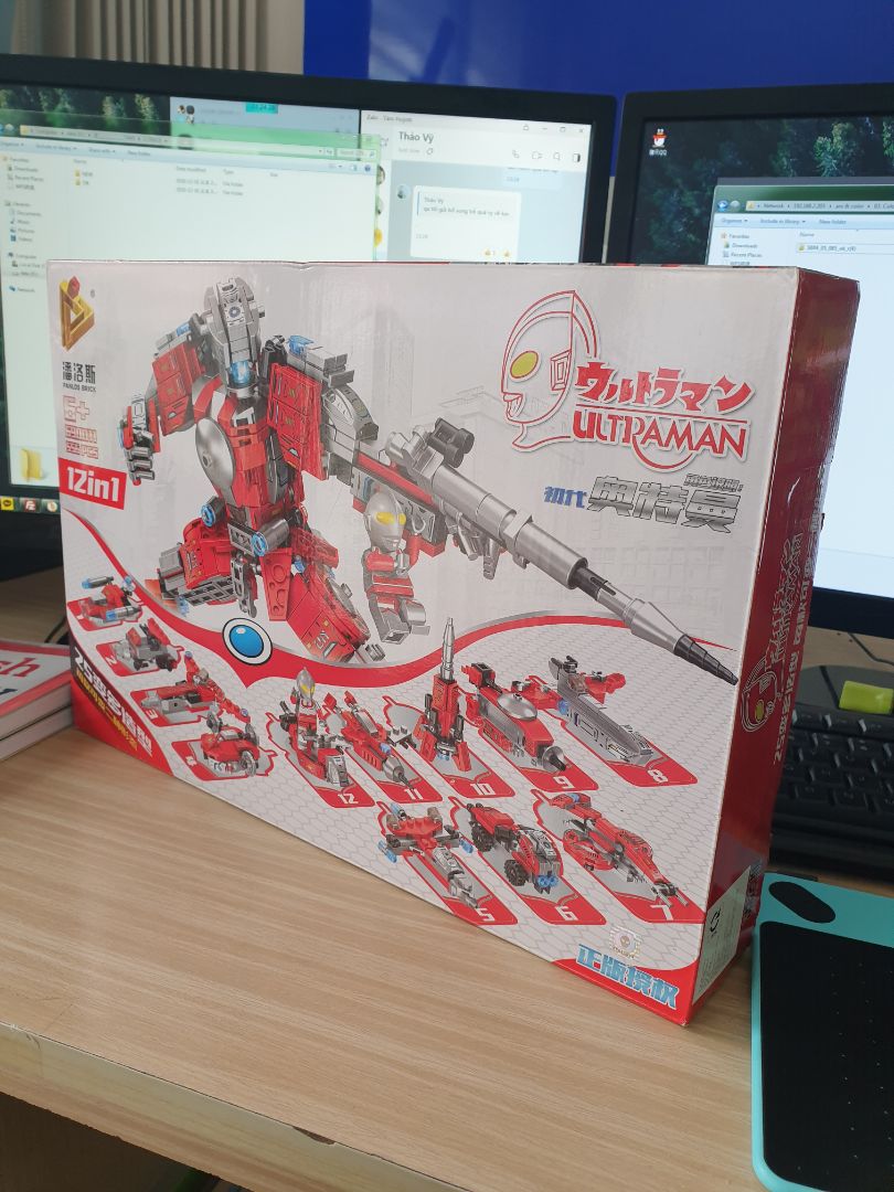 hàng nguyên vẹn. nhựa nhìn bóng đẹp. bé mình rất thích