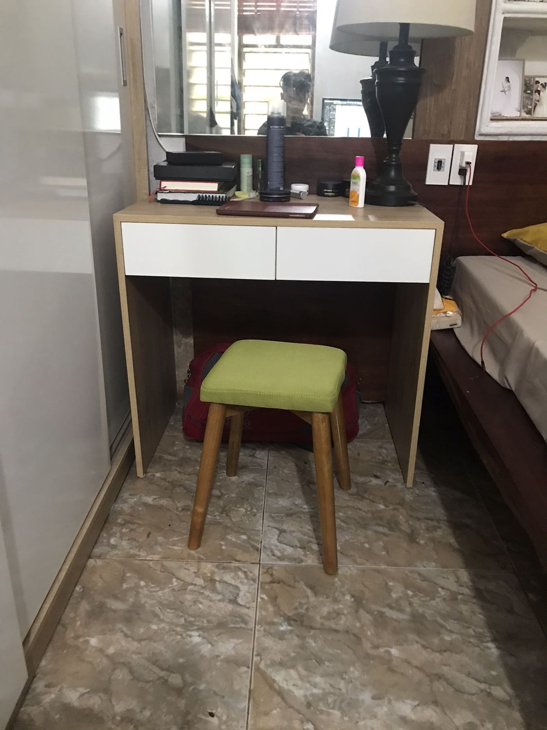 ghế đúng hình ảnh.mỗi tội lỗ bắt vít gầm ghế khoan lệch nên chỉ bắt được hai vít.shop cần chú ý khoản này ghế đúng hình ảnh.mỗi tội lỗ bắt vít gầm ghế khoan lệch nên chỉ bắt được hai vít.shop cần chú ý khoản này