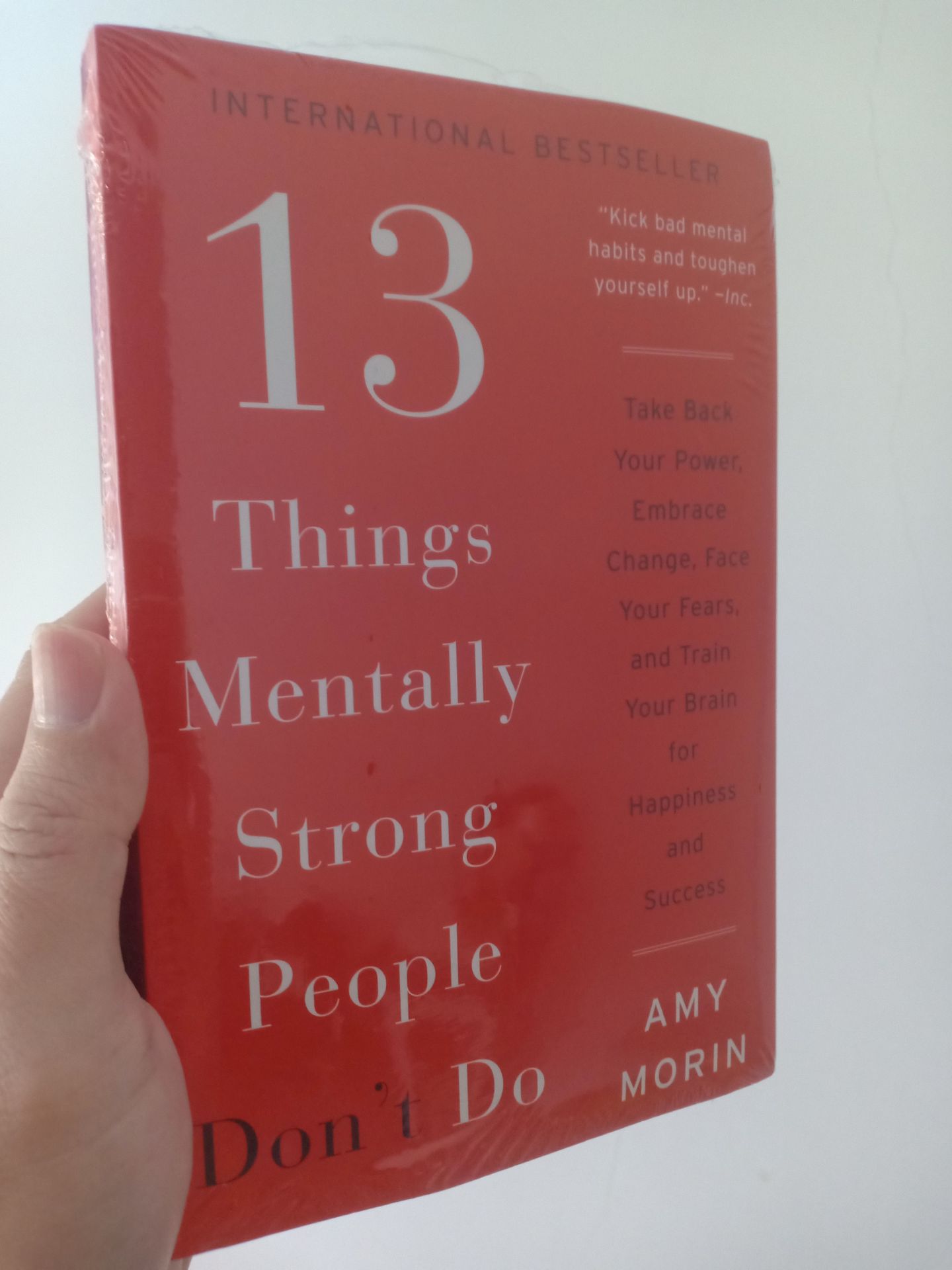 Sách rất đẹp nha, có màng bọc bên ngoài nữa nên bảo vệ sách rất tốt, chất lượng tuyệt vời