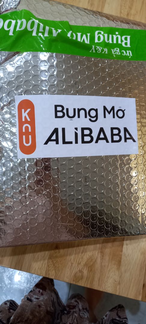 hàng giao nhanh, đóng gói kỹ lưỡng nhìn sạch sẽ. Gói gà nhìn nhỏ xíu xiu, mình có gửi kèm hình chụp cho các bạn muốn mua dễ hình dung. 1 gói là nửa cái ức gà. 2 gói là 1 bộ ức trọn nè. Vị vừa ăn k bị mặn, thơm ngon, thịt mềm k khô. Nói chung là ok nha cả nhà.