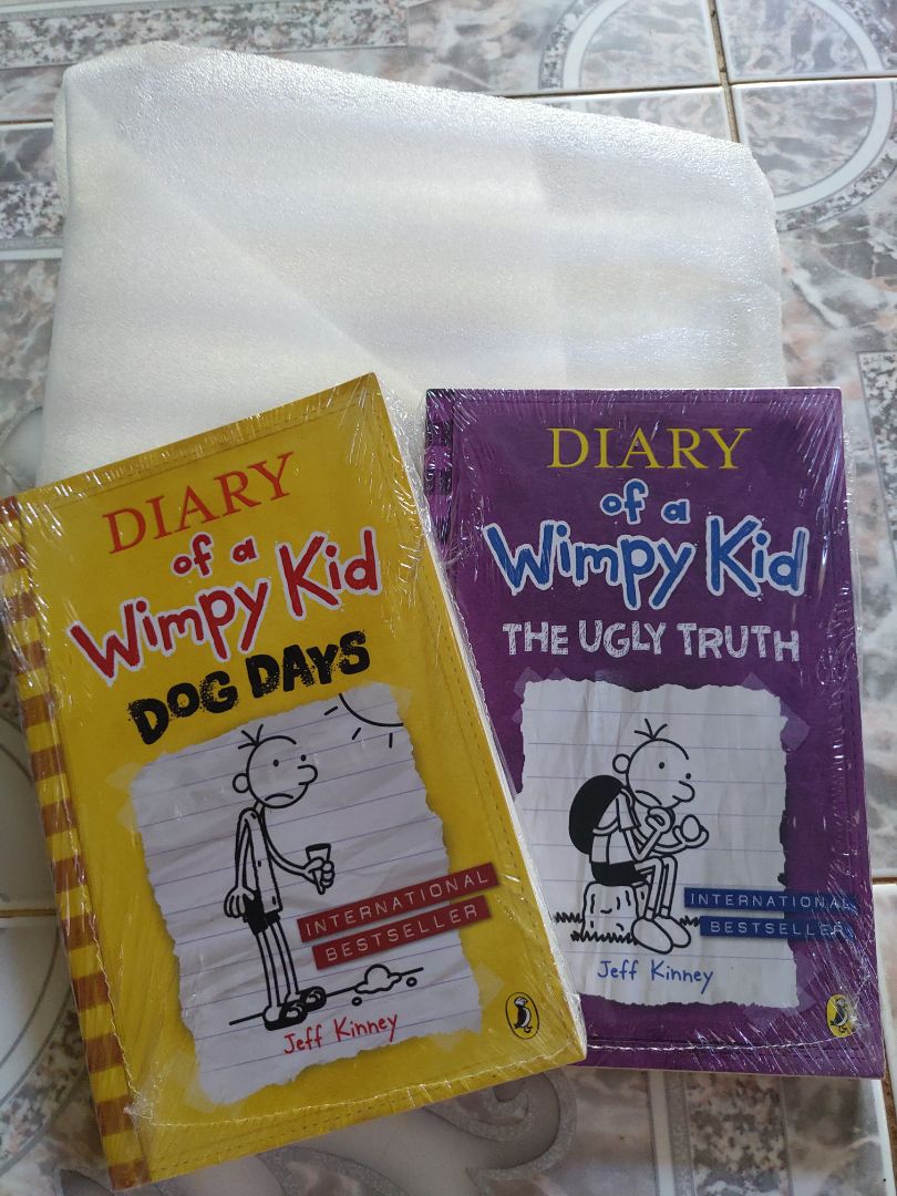 Luôn chọn mua sách trên Tiki. vừa mới vừa rẻ.
Cơ mà lần mua sách này là của NCC FAHASA, đóng gói kỹ. 
Sách giấy vàng, nhẹ.