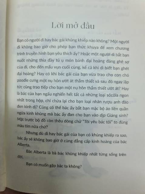 Mình mua gần như tất cả các cuốn sách của tác giả kiêm dv này. Sách hóm hỉnh hài hước lắm.