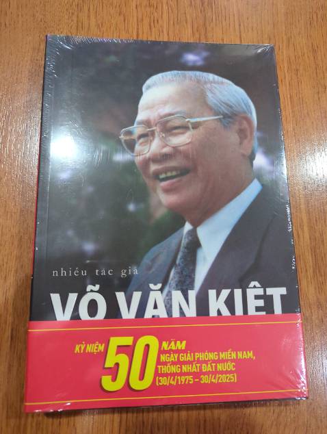 Sách có bọc kiến nên còn rất mới và đẹp.