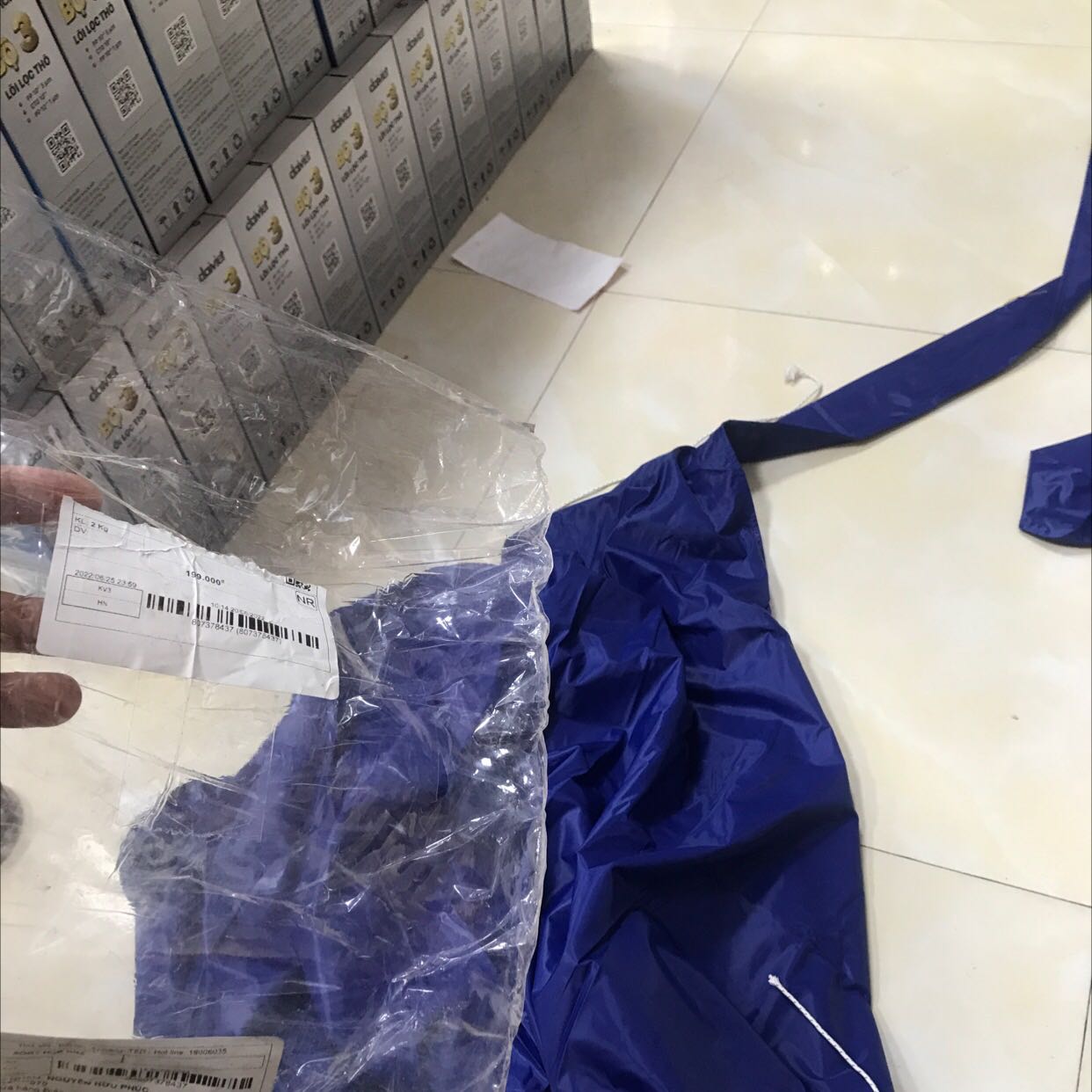 Số lượng đặt 2 cái. Tính tiền 2 cái , nhưng giao hàng 1 cái là sao vậy shop ơi.